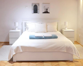 Christie's Downtown Apartment Budapest